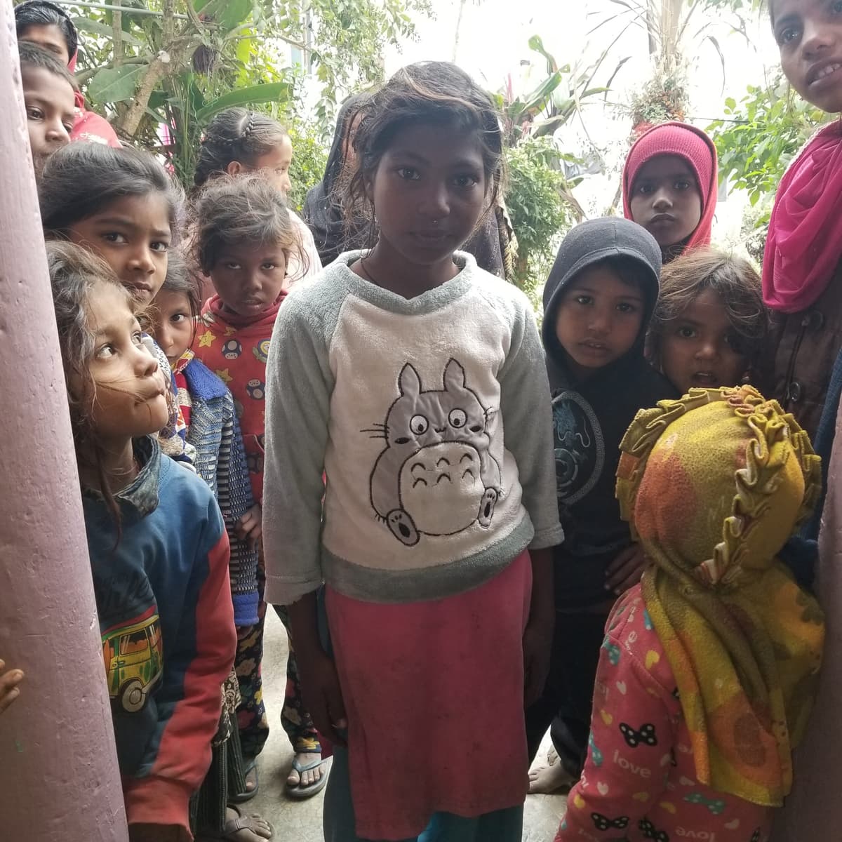 Young children from Bayalbas community